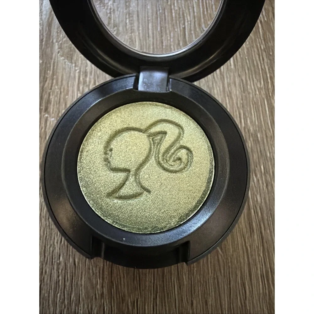 MAC Barbie SPRINGTIME SKIPPER Veluxe Pearl Eye Shadow (0.04 oz./Full Size)